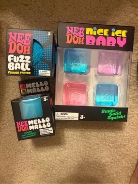 Nee Doh Nice Ice Baby, fuzz ball, mallo Squishies - Blue  Set